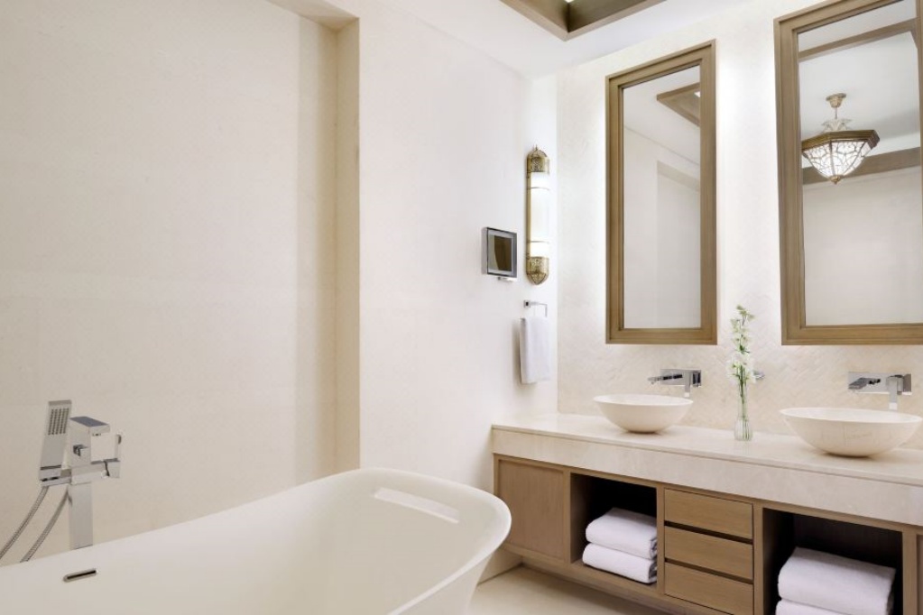 0226112000au04je596BB_W_1080_808_R5_D